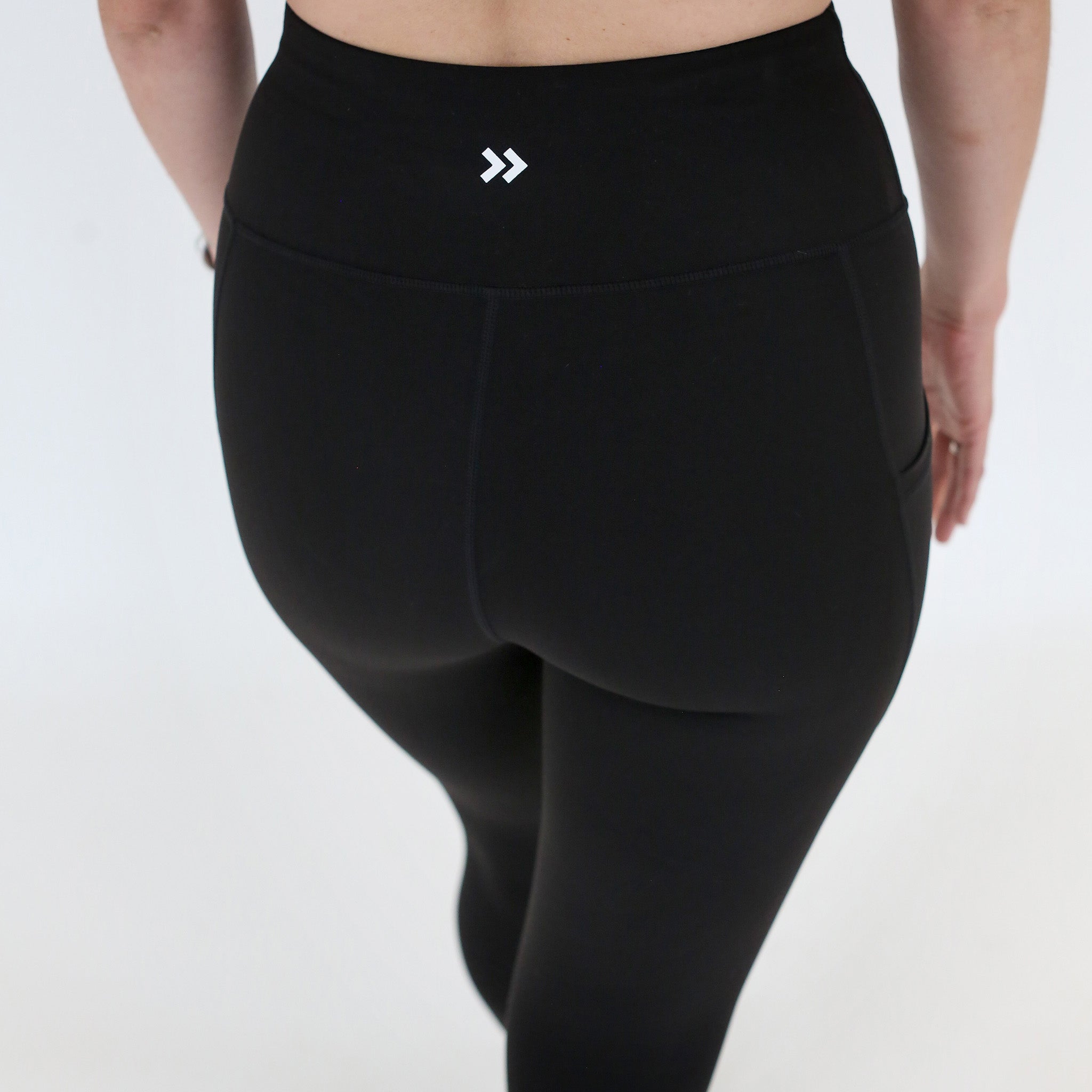 Black yoga pants with back cheap pockets