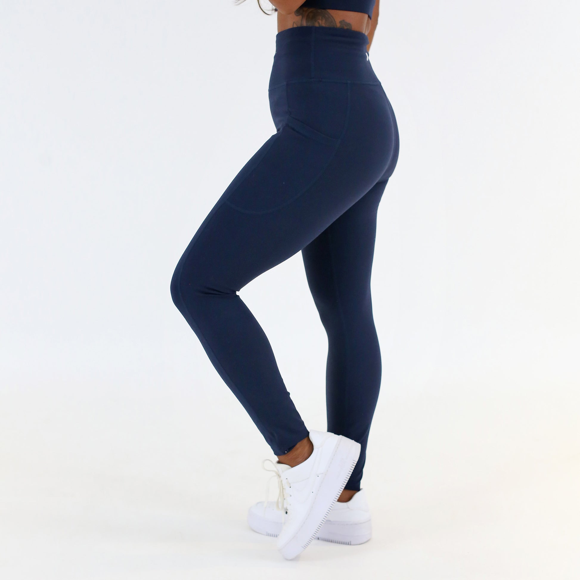 HIGH-RISE LEGGING WITH POCKETS - NAVY